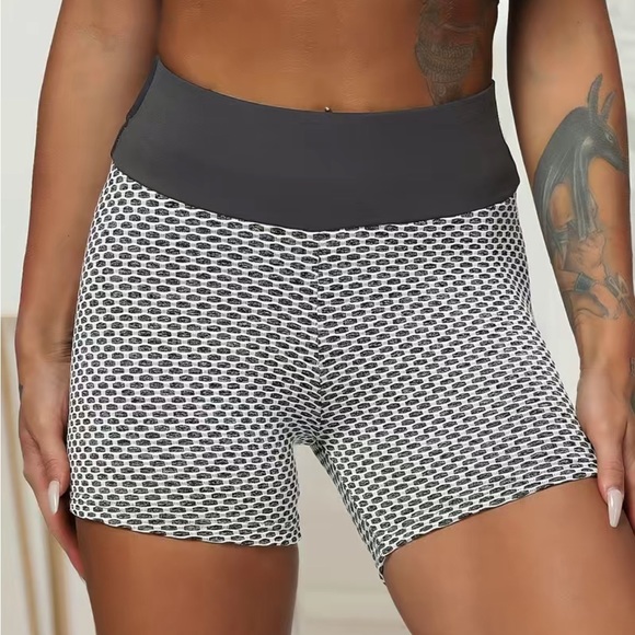 Honeycomb shorts - Picture 3 of 6